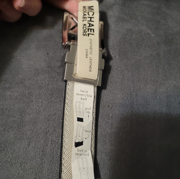 2/$30 🍄 Michael Kors Black and Silver Reversible Belt M - Picture 7 of 7